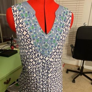 Anthropologie S blue and white embroidered tank